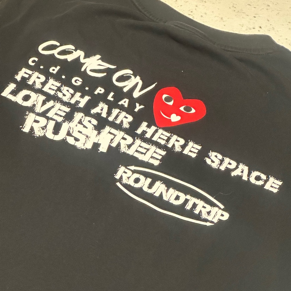 Comme des Garçons PLAY / Heart Applique Tee /EUC washed once - Picture 4 of 15